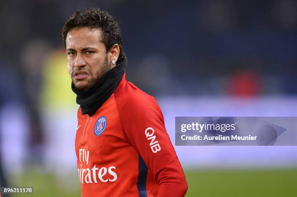 Neymar Jr of Paris Saint-Germain reacts during warmup before the Ligue 1 match between Paris Saint Germain and SM Caen at Parc des Princes on...