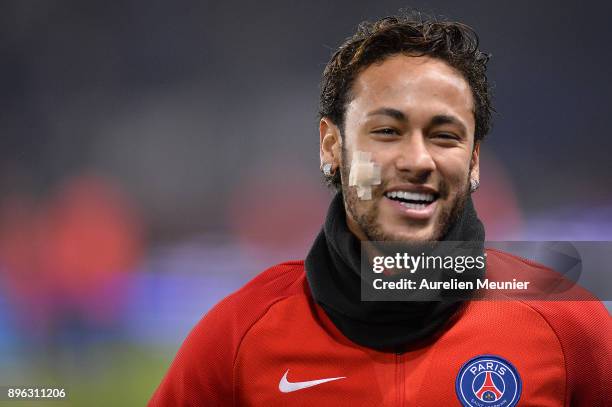 Neymar Jr of Paris Saint-Germain reacts during warmup before the Ligue 1 match between Paris Saint Germain and SM Caen at Parc des Princes on...