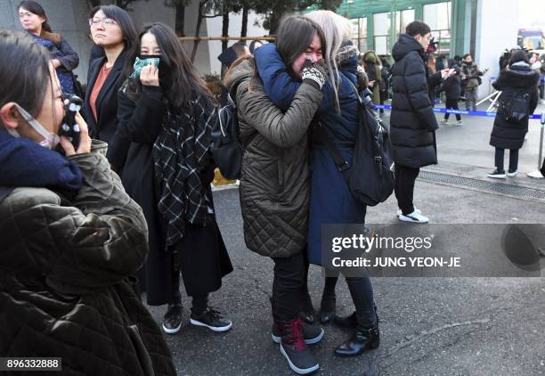 Fans of late SHINee singer Kim Jong-Hyun cry as the hearse carrying the body of Kim leaves from a hospital in Seoul on December 21, 2017. Kim, a...