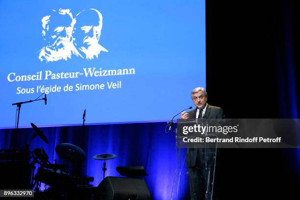 Of Dior Sidney Toledano pays tribute to Simone Veil during the Gala evening of the Pasteur-Weizmann Council in Tribute to Simone Veil at Salle Pleyel...