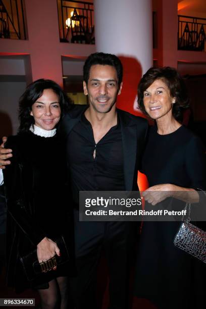 Actor Tomer Sisley standing between his wife Sandra and Sylvie Rousseau attend the Gala evening of the Pasteur-Weizmann Council in Tribute to Simone...