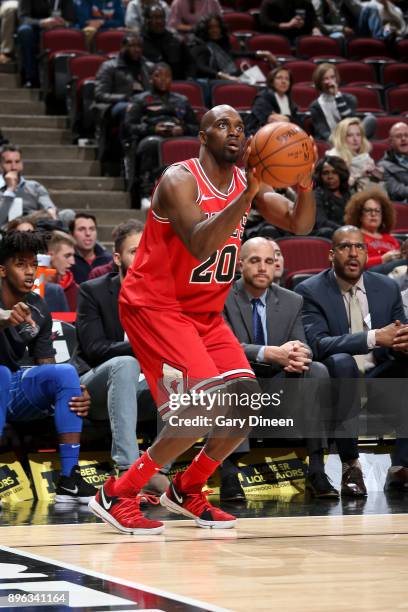 Quincy Pondexter of the Chicago Bulls shoots the ball against the Orlando Magic on December 20, 2017 at the United Center in Chicago, Illinois. NOTE...