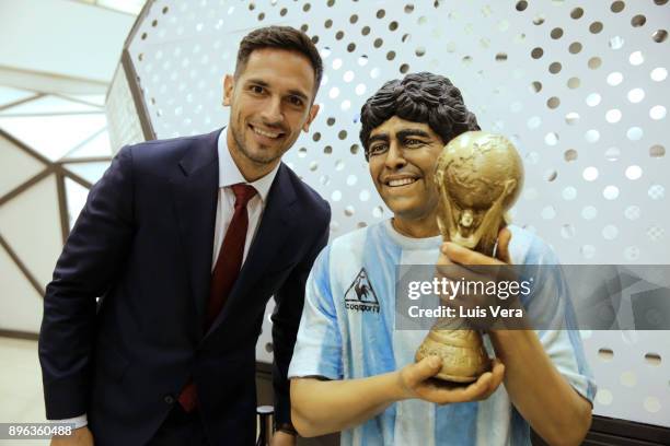 Roque Santa Cruz of Olimpia poses withe the figure of Diego Maradona during the Official Draw of the Copa Libertadores and Sudamericana 2018 at...