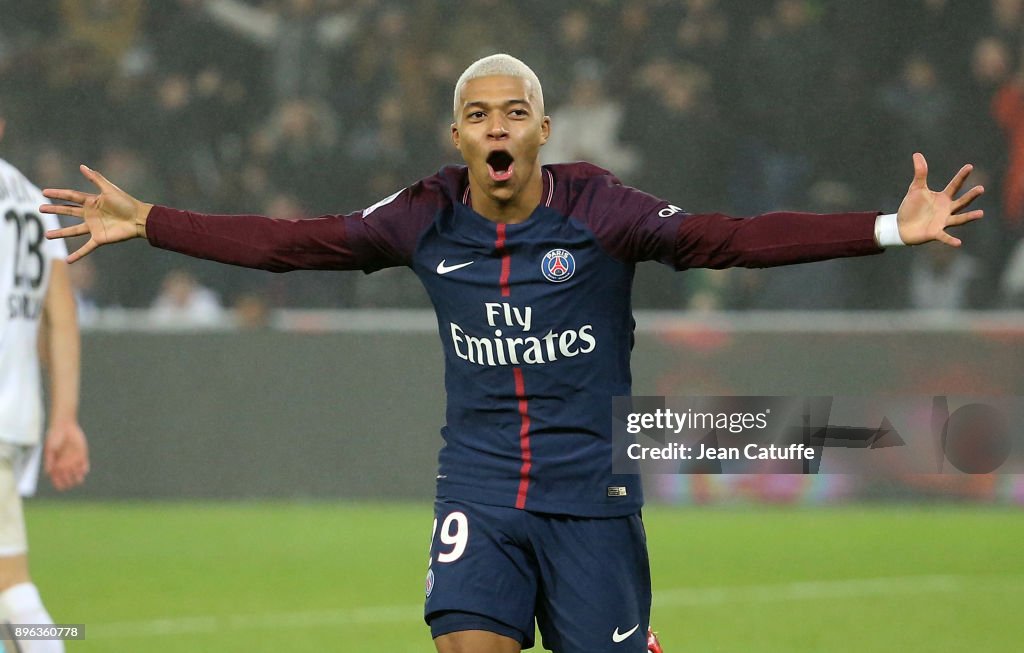 Paris Saint Germain v SM Caen - Ligue 1