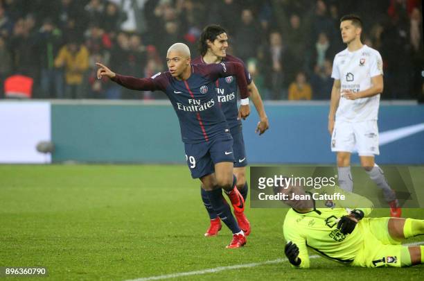 Kylian Mbappe of PSG celebrates his goal with Edinson Cavani while goalkeeper of Caen Remy Vercoutre lies down during the French Ligue 1 match...