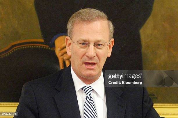 Thomas Hoenig, president of the Federal Reserve Bank of Kansas City, speaks at the New York University Stern School of Business in New York, U.S., on...
