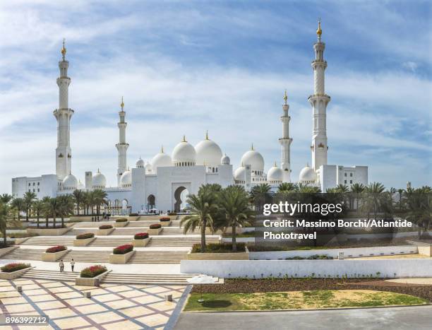 view of sheikh zayed grand mosque - sheikh zayed grand mosque stock pictures, royalty-free photos & images