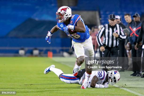 Southern Methodist Mustangs wide receiver Courtland Sutton breaks free from a tackle attempt by Louisiana Tech Bulldogs safety Jordan Baldwin during...