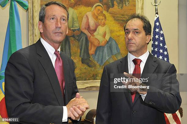 Mark Sanford, governor of South Carolina, left, talks with Daniel Scioli, governor of the province of Buenos Aires and former vice president of...