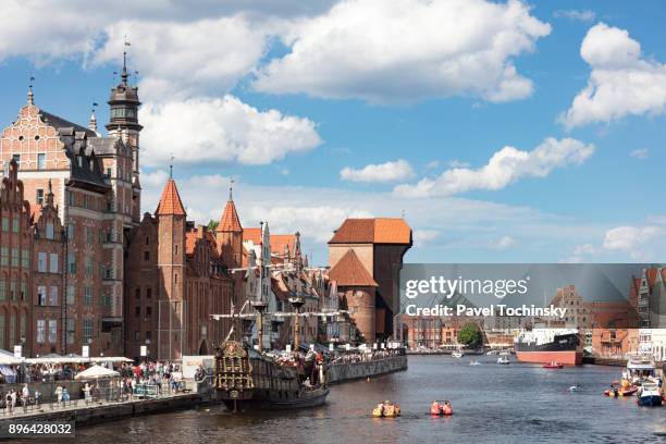 moltawa river flowing through gdansk's old town with old ship crane 'zuraw', poland - gdansk stockfoto's en -beelden