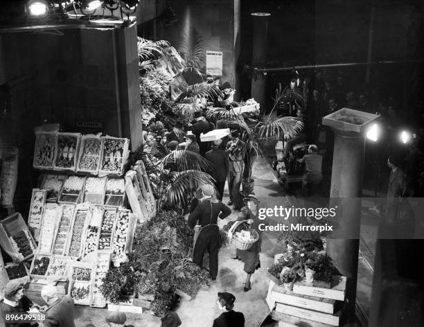 Filming of Pygmalion, directed by Anthony Asquith and Leslie Howard, at Pinewood Studios, London, England, 20th March 1938. Our picture shows,...