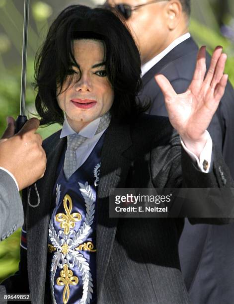 Pop superstar Michael Jackson gestures to his supporters as he arrives at the Santa Barbara Superior Court in Santa Maria, California for the start...