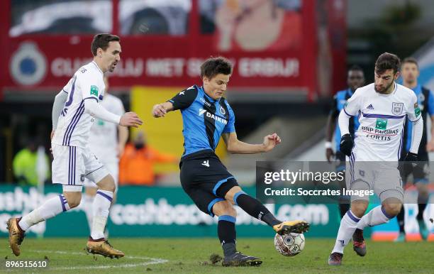 Sven Kums of RSC Anderlecht, Jelle Vossen of Club Brugge during the Belgium Pro League match between Club Brugge v Anderlecht at the Jan Breydel...