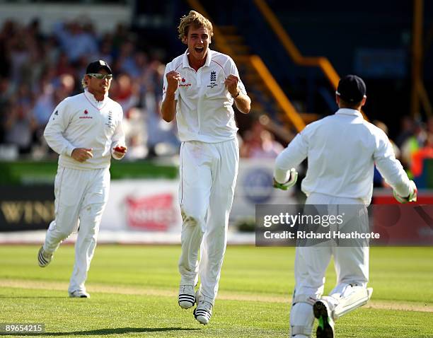 Stuart Broad of England celebrates taking the wicket of Ricky Ponting during day one of the npower 4th Ashes Test Match between England and Australia...