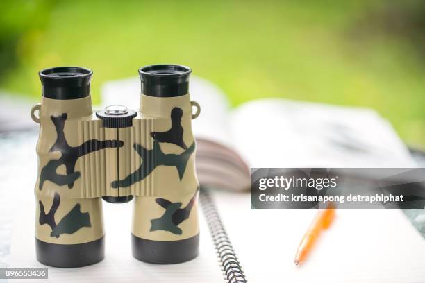 bird watching ,bird watching books,bird watching equipment - ornitholoog stockfoto's en -beelden