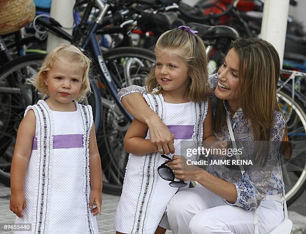 Spain's Princes Letizia smiles with her daughters Leonor and Sofia when they arrive at Club Nautico de Palma, on August 7, 2009. The Royal Family...