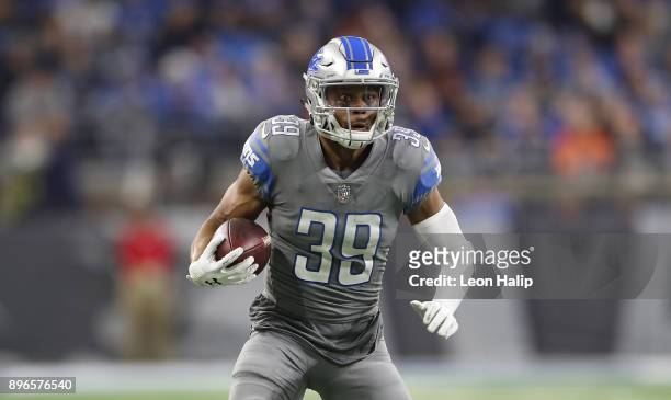 Jamal Agnew of the Detroit Lions runs for a short gain during the fourth quarter of the game against the Chicago Bears at Ford Field on December 16,...