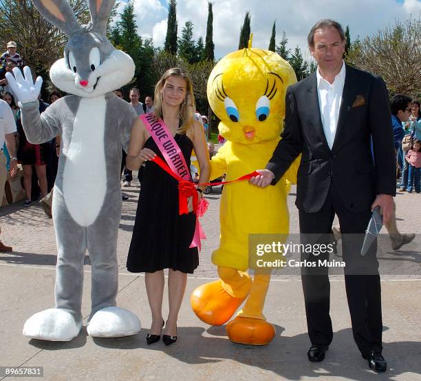 April 2006. Madrid . Warner Bross Fairground . Official inauguration of the 2006 season in charge of Bertin Osborne y Milene Domingues.