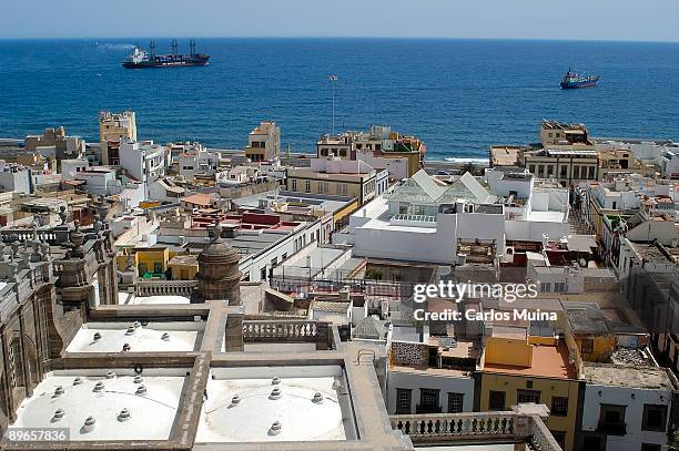 01 april 2006. las palmas de gran canarias, gran canaria (canary islands, spain). general view of the city from the windowed balcony of santa ana cathedral. - las palmas cathedral stock pictures, royalty-free photos & images