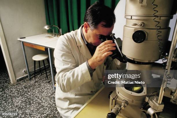 Optometry Table Microscope Microscope Table Photos and Premium High Res Pictures - Getty Images