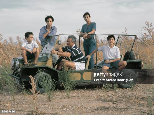 Palomo Linares with his wife Marina Danko and their children In an automobile in the countryside