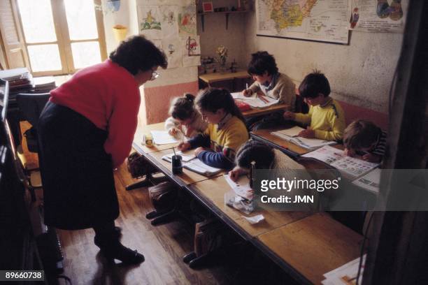 Classroom of a rural school In a rural school the teacher observes as her students they do the homeworks