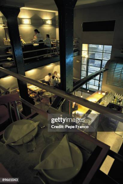 Larranz restaurant People eating in the lounge of the Larranz restaurant. Madrid