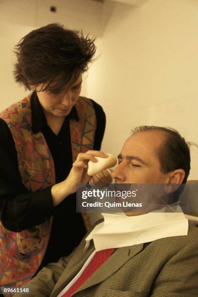 Rodrigo Rato in a make up session The PP politician being made up in a TV set