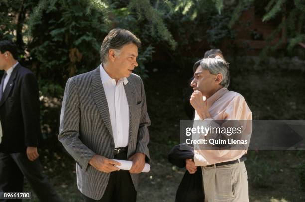 Felipe Gonzalez and Ludolfo Paramio, PSOE politicians The president of the Government talks with the PSOE thinker