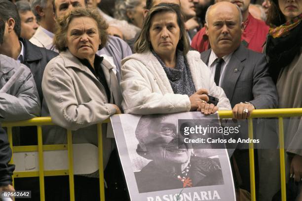 Funeral of Dolores Ibarruri ´The Pasionaria´ A woman sustains Dolores Ibarruri ´The Pasionaria´ poster before the pass of the funeral cortege that...