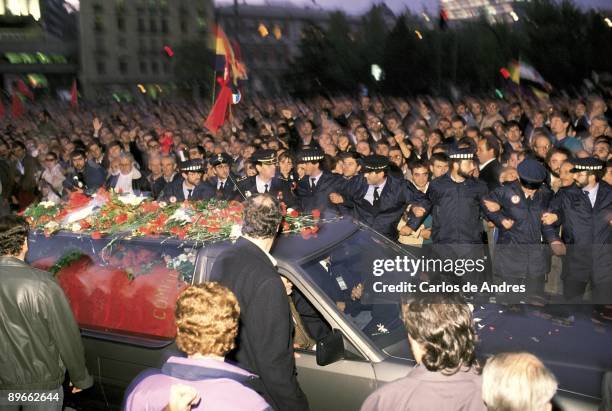 Funeral of Dolores Ibarruri ´La Pasionaria´ The police forms a human cord before the pass of the funeral cortege that transports the mortal remains...