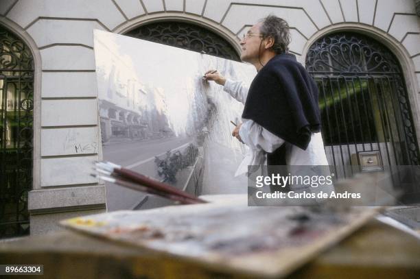 Antonio Lopez painting in the Gran Via of Madrid