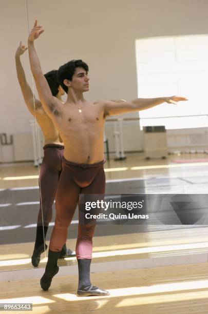 Joaquin de Luz, dancer The dancer in a rehearsal room