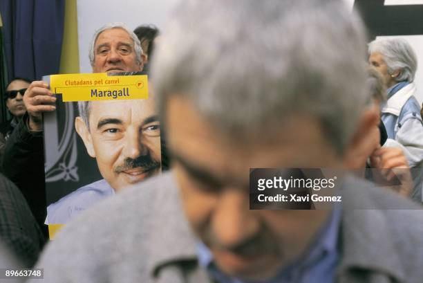 Electoral campaign of Pascual Maragall `Pascual Maragall, PSC-PSOE candidate to the City Council of Barcelona; after him, a group of sympathizers...