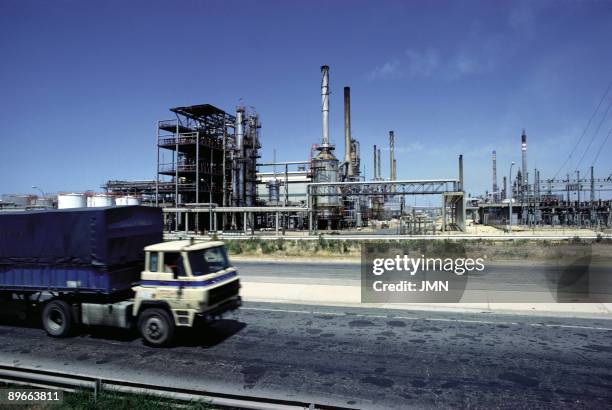 Refinery of the E.R.T. Company View of the refinery of petroleum of E.R.T the company from the highway