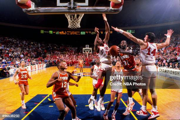 Pearl Washington of the Syracuse Orangemen shoots against the St. Johns Redmen during the 1986 Big East Championship Game played on March 8, 1986 at...