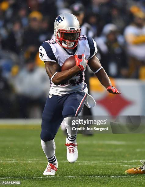 Dion Lewis of the New England Patriots in action during the game against the Pittsburgh Steelers at Heinz Field on December 17, 2017 in Pittsburgh,...