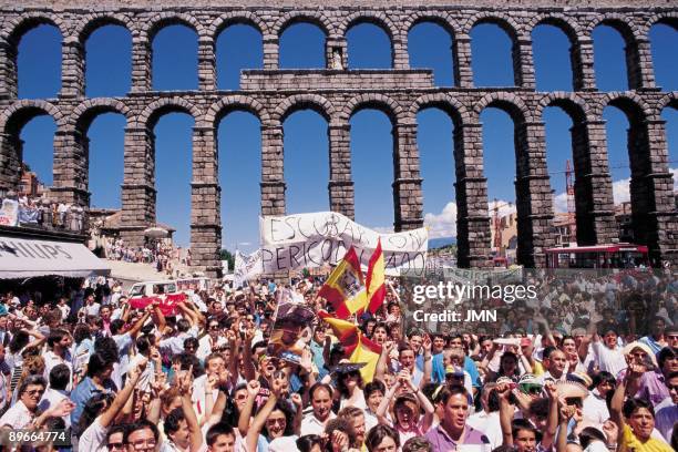 Celebration of the success of Perico Delgado in the Tour of France The inhabitants of Segovia celebrates next to the acueduct the victory of Perico...