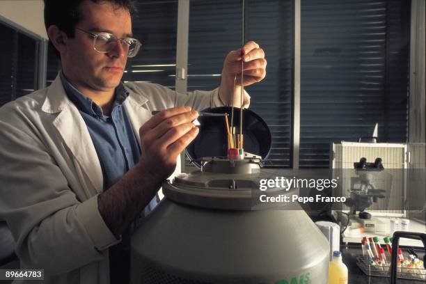 Bank of sperm Doctor carries out some tests in the bank of sperm of the 2200 Clinic in Madrid