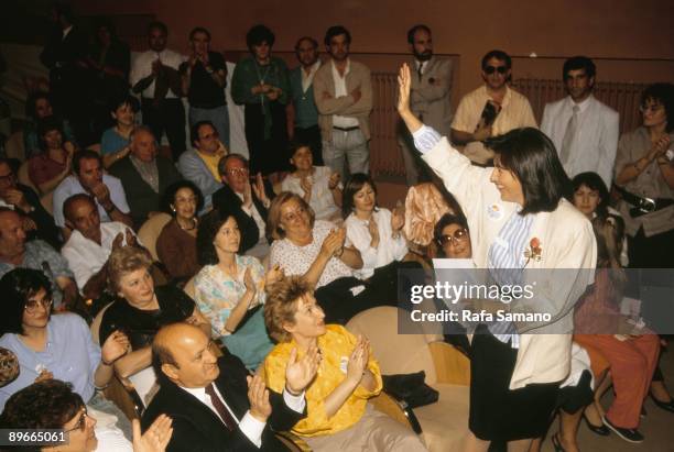 Carmen Romero in a PSOE meeting The PSOE politician receives the applauses of the sympathizers