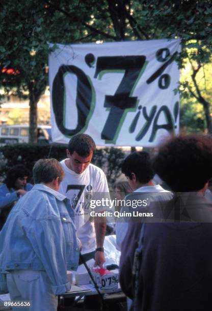 Camping of the Platform for the 0.7% in Madrid Placards in the camping of the Platform for the 0,7% in the Castellana Avenue in Madrid