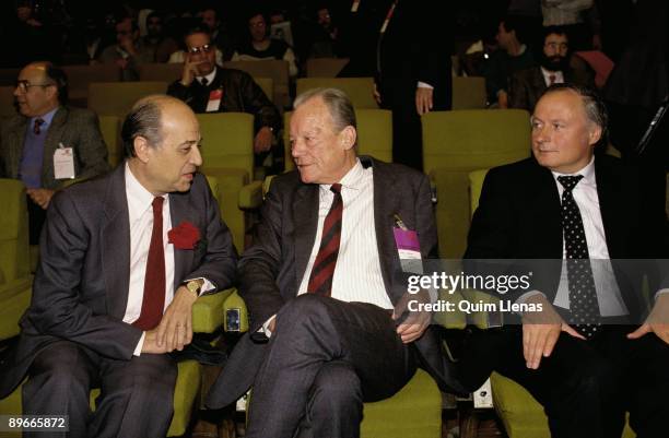 Francisco Fernandez Ordonez, Willy Brandt, Oskar Lafontaine, politicians Fernandez Ordonez, Brandt and Lafontaine converse sat down in the 31º...