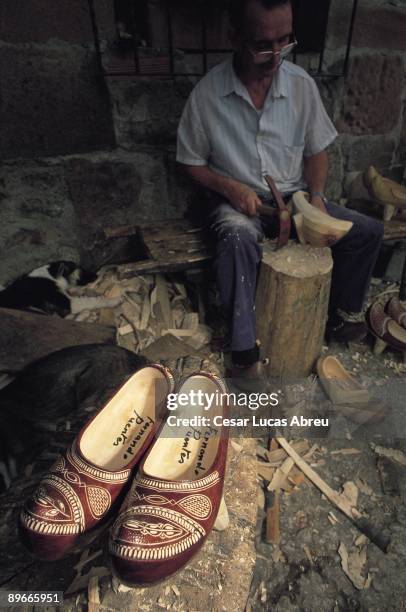 Artisan of Carmona. Cantabria Artisan manufacturing the traditional wooden clogs characteristic of the mountain areas