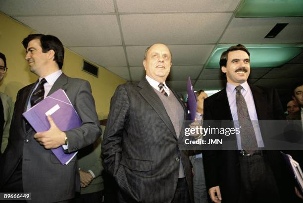 Jose Mariia Aznar , Manuel Fraga Iribarne y Francisco Alvarez Cascos Jose Maria Aznar, Manuel Fraga and and Alvarez Cascos in the headquarters of the...