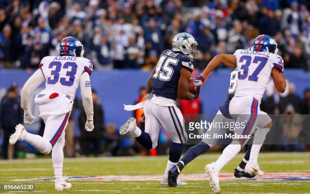 Rod Smith of the Dallas Cowboys runs a reception to the end zone for a touchdown against the New York Giants on December 10, 2017 at MetLife Stadium...