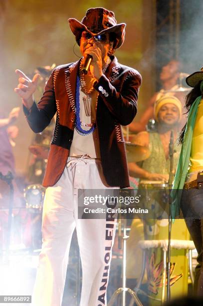 July 01, 2006. Juan Carlos I AuditoriumMadrid . 'Joga Bonito' Spectacle. Singer Carlinhos Brown in concert.