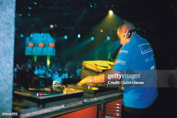 People dancing in the Macumba disco in Madrid .