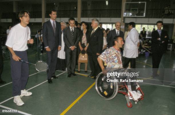 Visit of Felipe de Borbn to Castilla La Mancha. The Prince of Asturias with a group of physical handicapped persons in a sport centre.