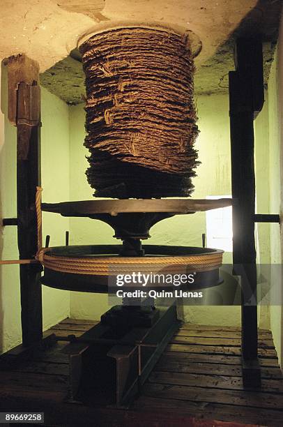 oil museum. hacienda la laguna. puente del obispo. jaen the museum shows the traditional methods for obtaining olive oil - agricultura 個照片及圖片檔