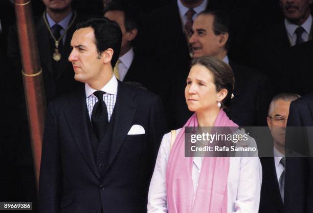 Elena de Borbon and Jaime de Marichalar in a political act The Infanta Elena and their husband during the opening of the seventh legislature